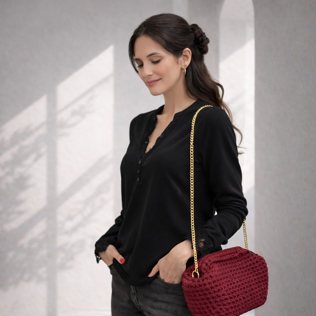 Juliette 01 — Clutch con cierre metálico