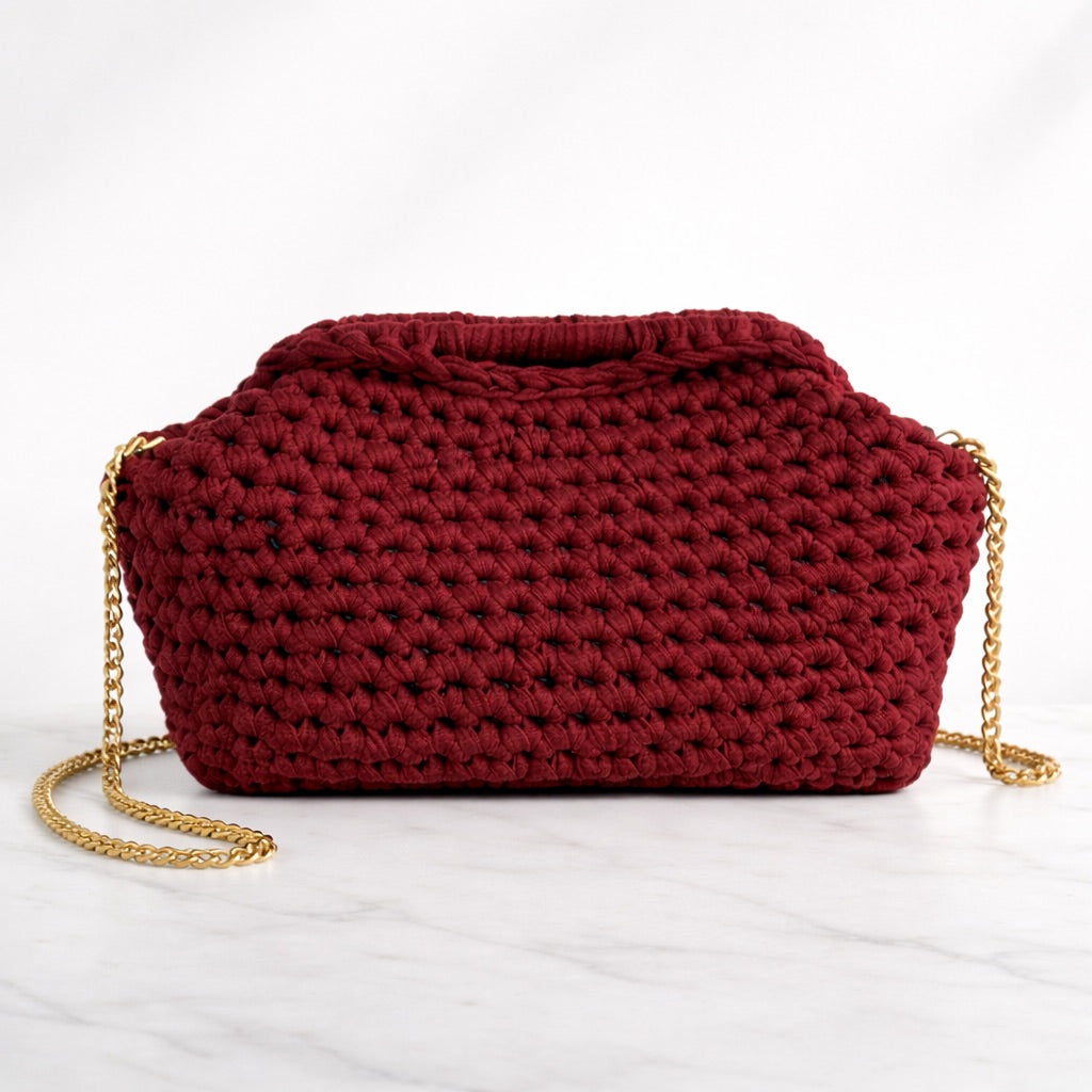 Juliette 01 — Clutch con cierre metálico