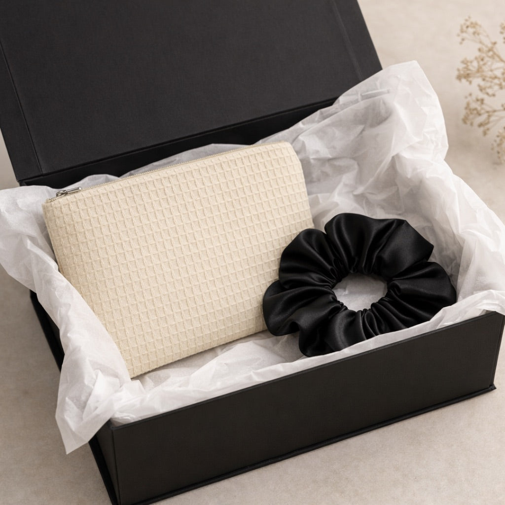 Pack Self Care Mini · Neceser waffle + Scrunchie satén