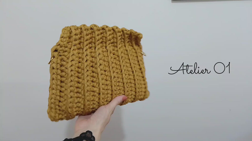 Atelier 01 — Bolso soft estructurado