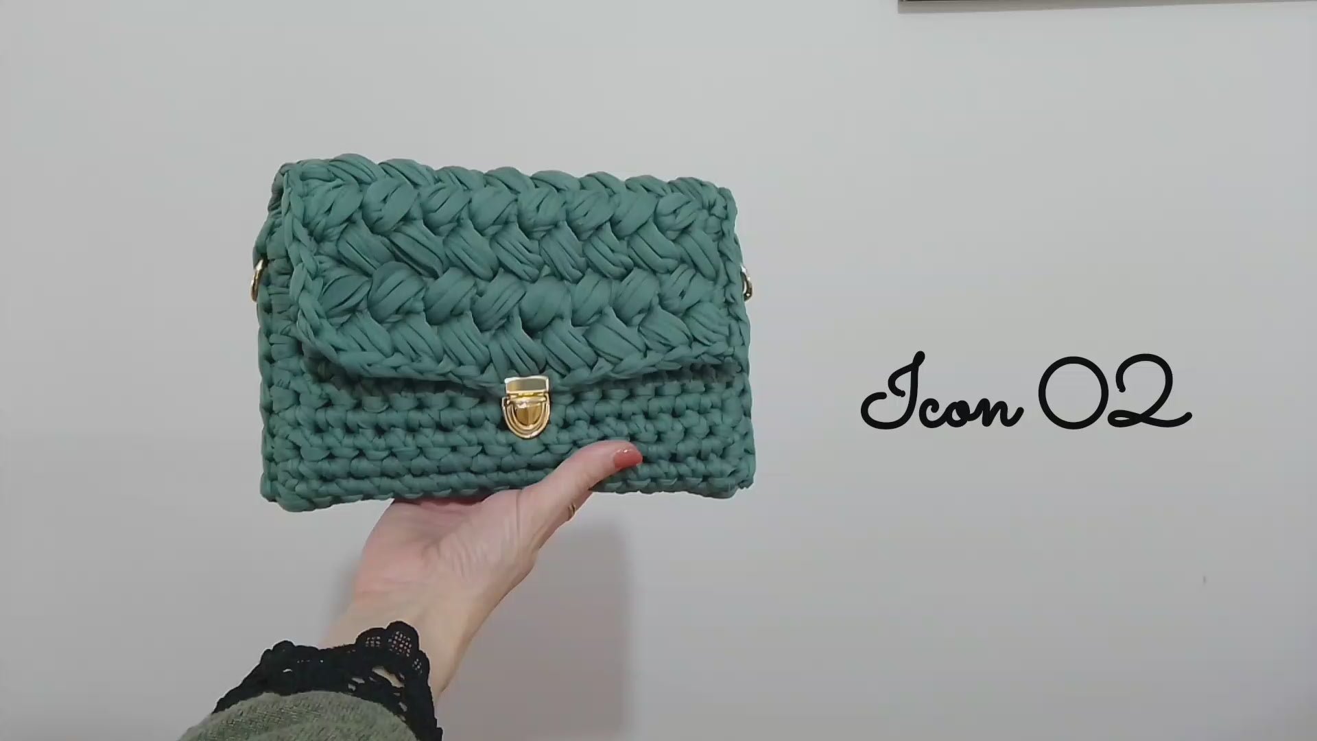 Icon 02 — Bolso texturizado con cadena